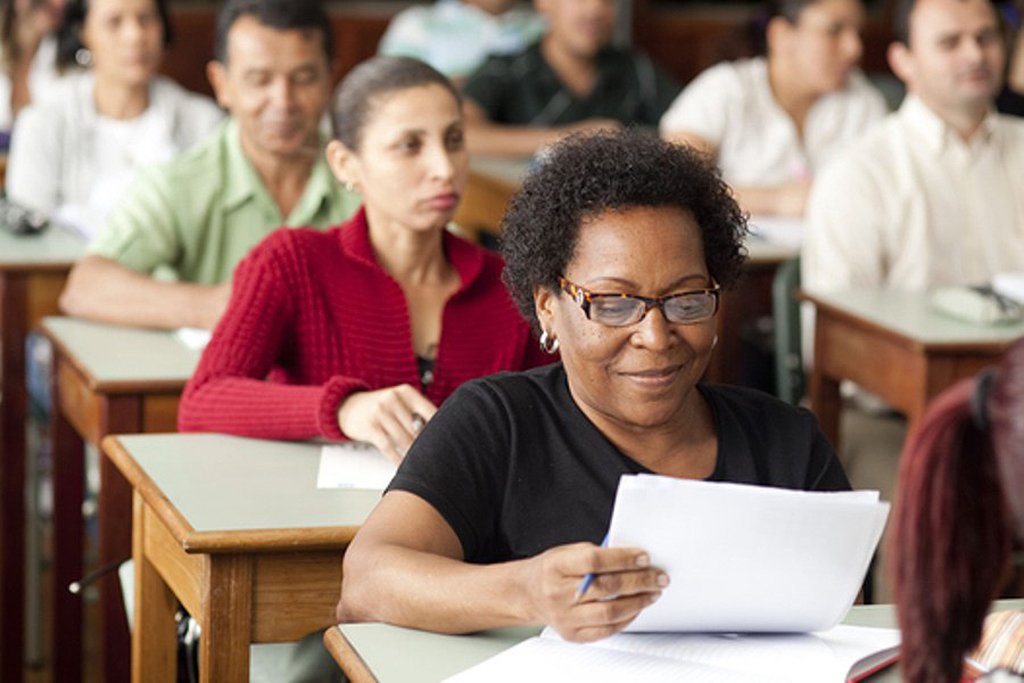 Concepções Educacionais e Currículos em Educação de Jovens e Adultos